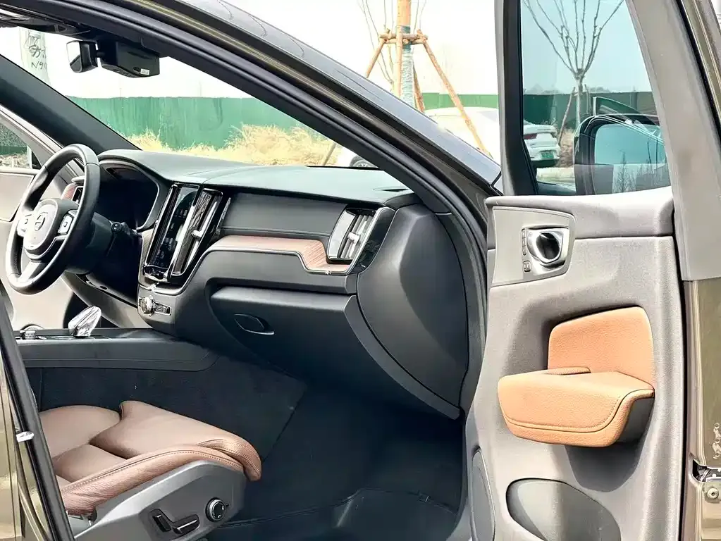 Volvo XC60 2022 из CN, фото 3