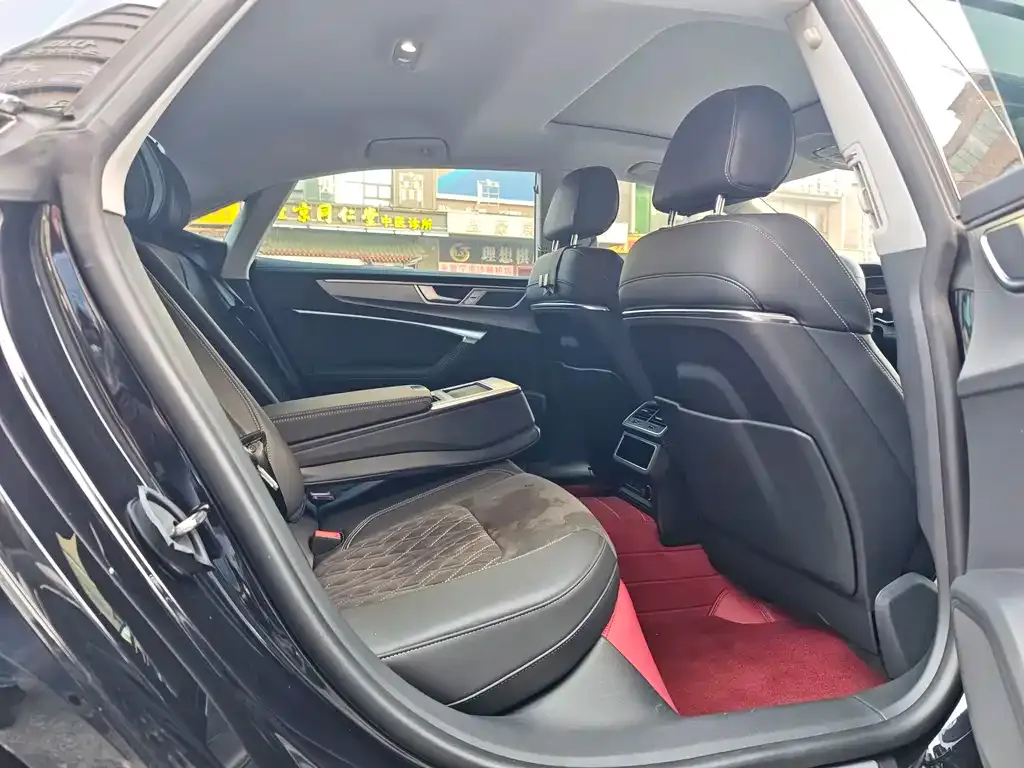 Audi A7L 2024 из CN, фото 8
