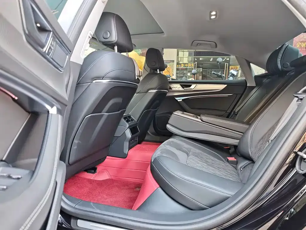 Audi A7L 2024 из CN, фото 7