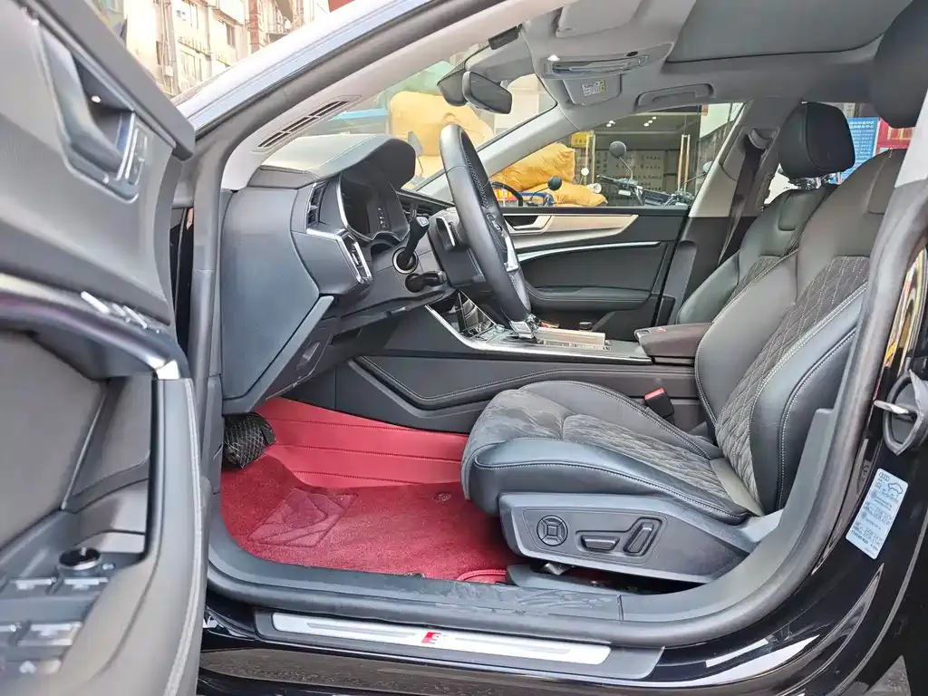 Audi A7L 2024 из CN, фото 4