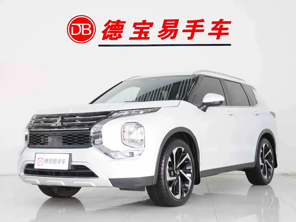 Mitsubishi Outlander — фото 1