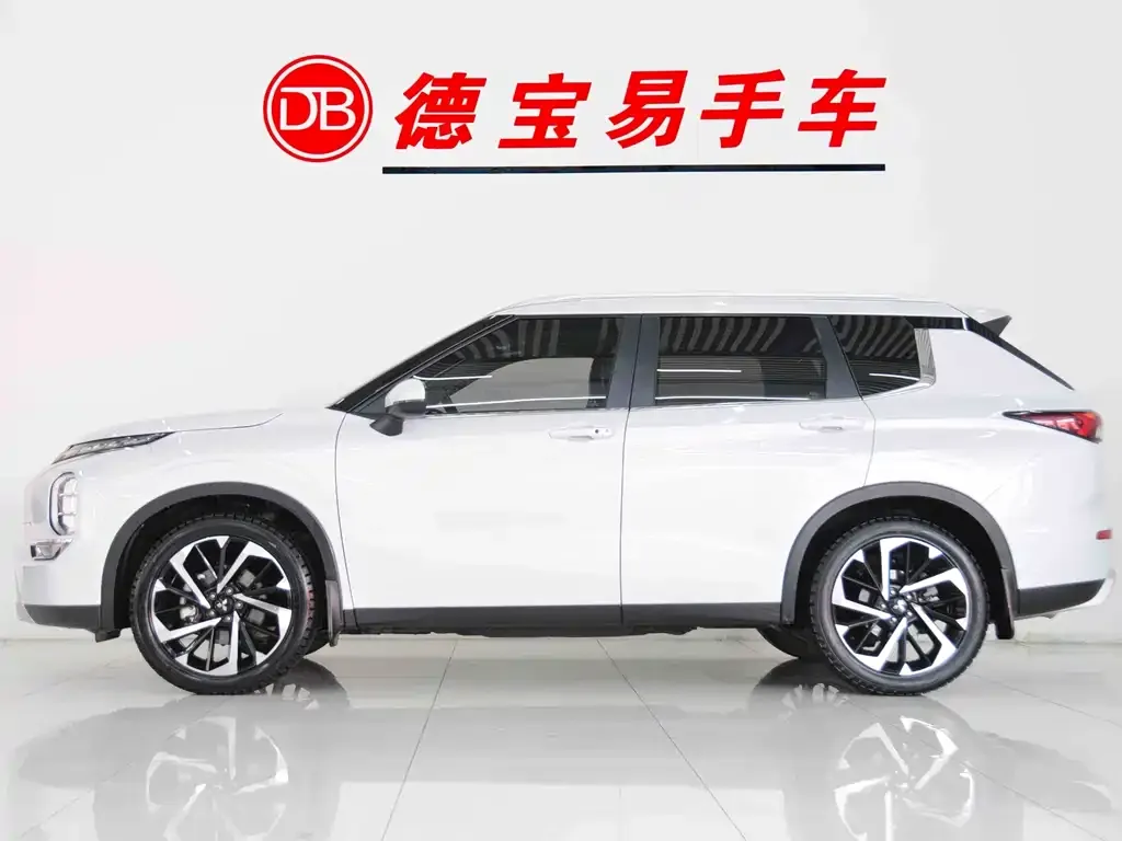 Mitsubishi Outlander — фото 5