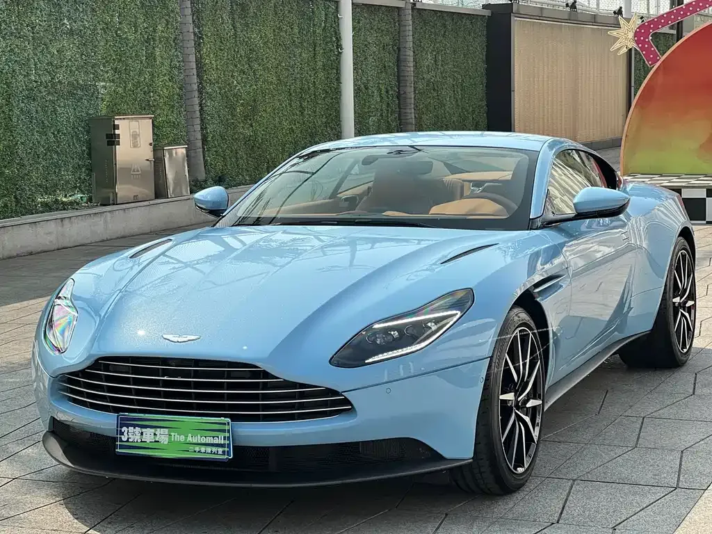 Aston Martin DB11 — фото 1