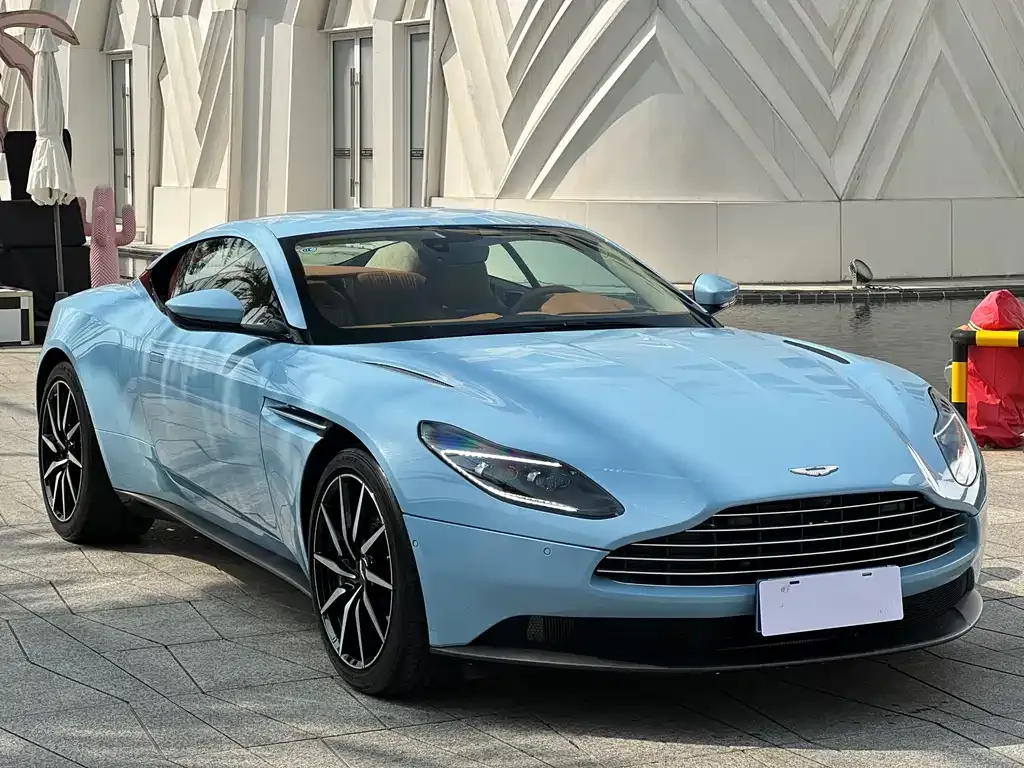 Aston Martin DB11 — фото 3