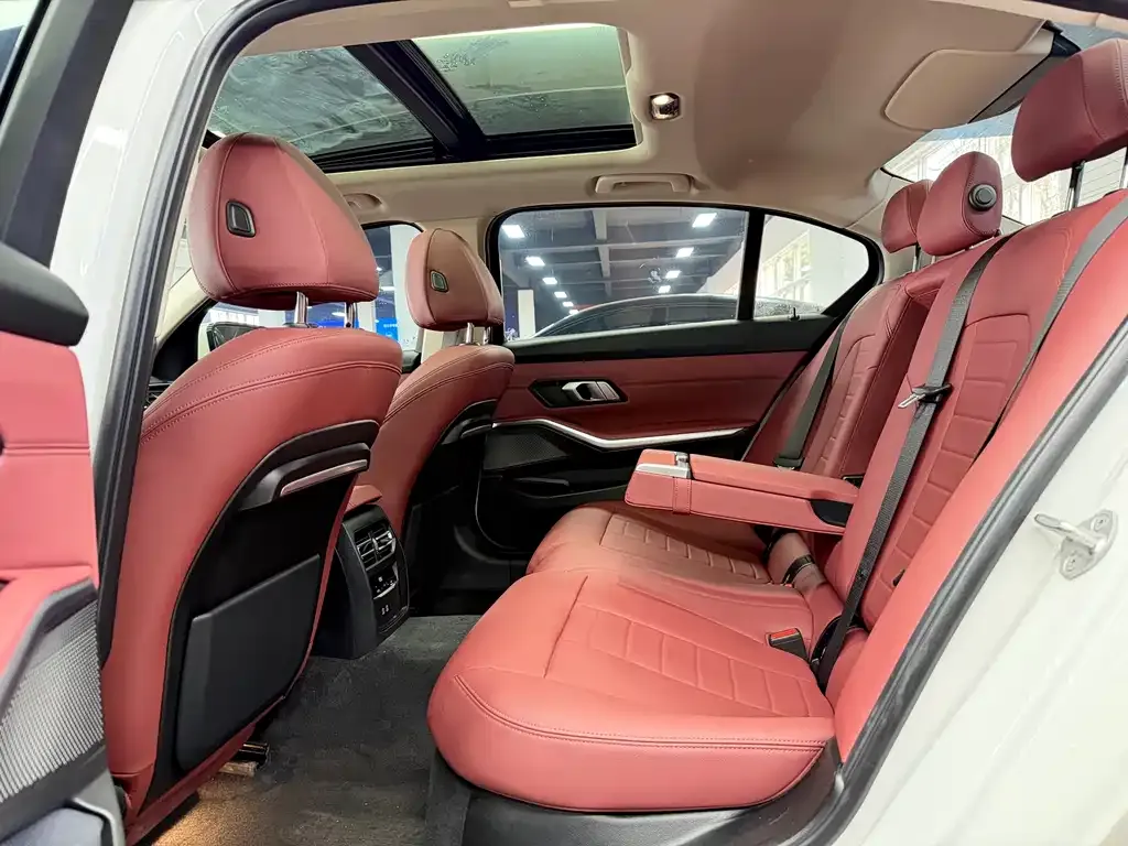 BMW 3 Series 2021 из CN, фото 2
