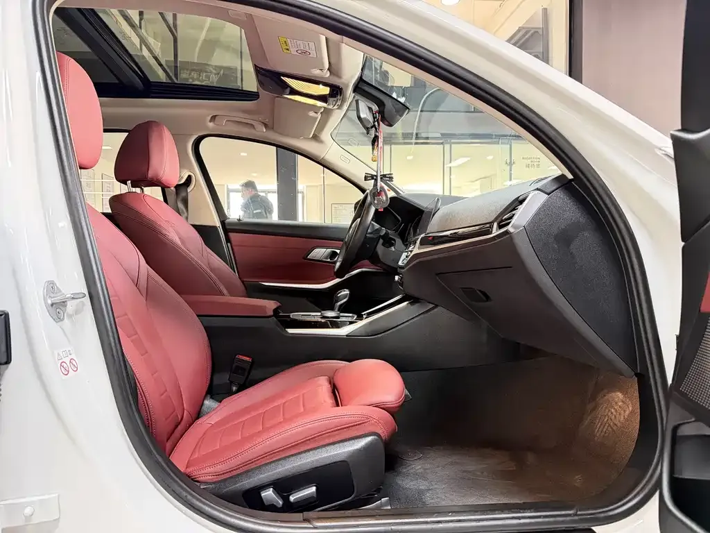 BMW 3 Series 2021 из CN, фото 4