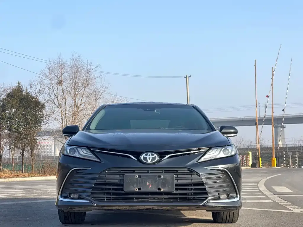 Toyota Camry — фото 4