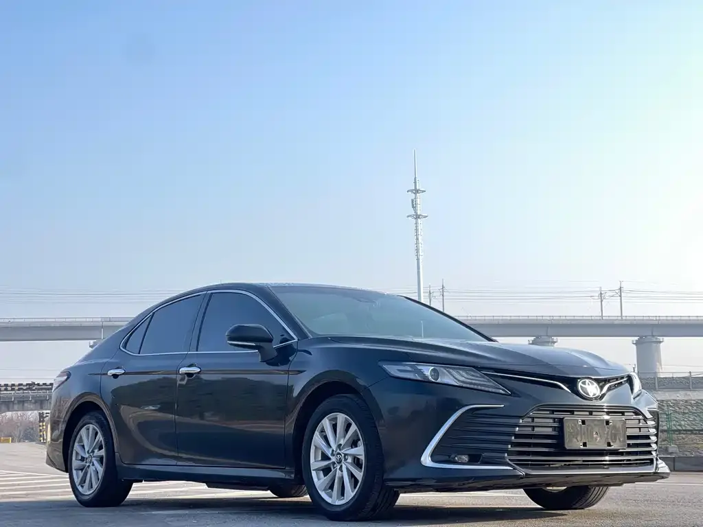 Toyota Camry — фото 3