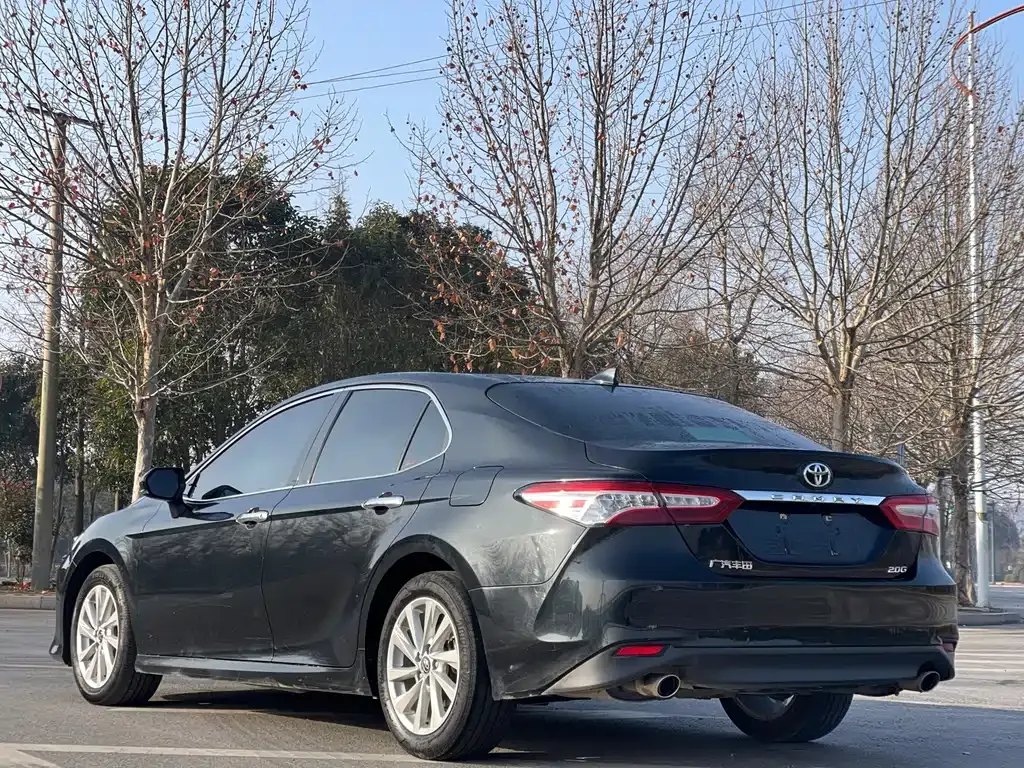 Toyota Camry — фото 9