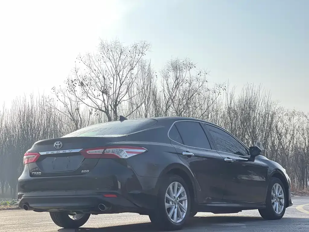 Toyota Camry — фото 8