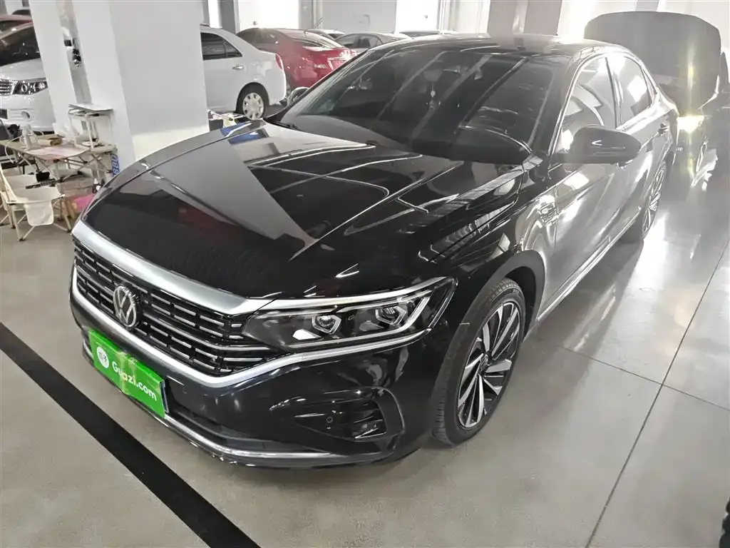 Volkswagen Passat — фото 1