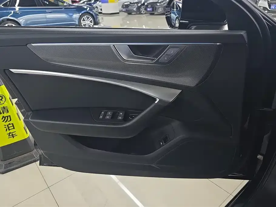 Audi A6L 2023 из CN, фото 7