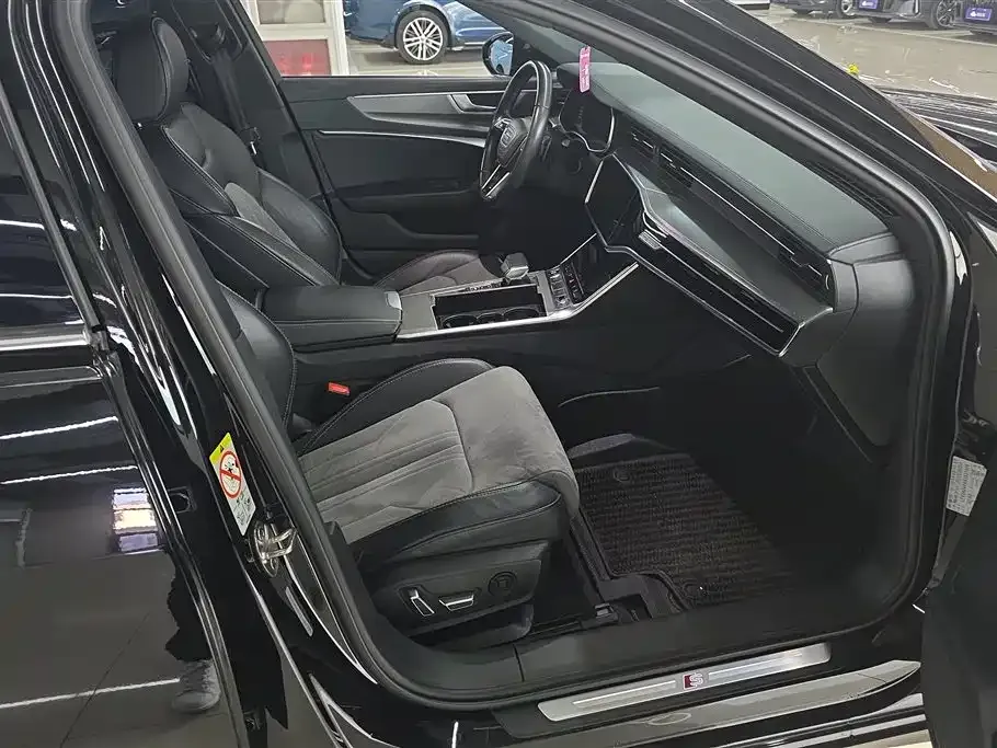 Audi A6L 2023 из CN, фото 8