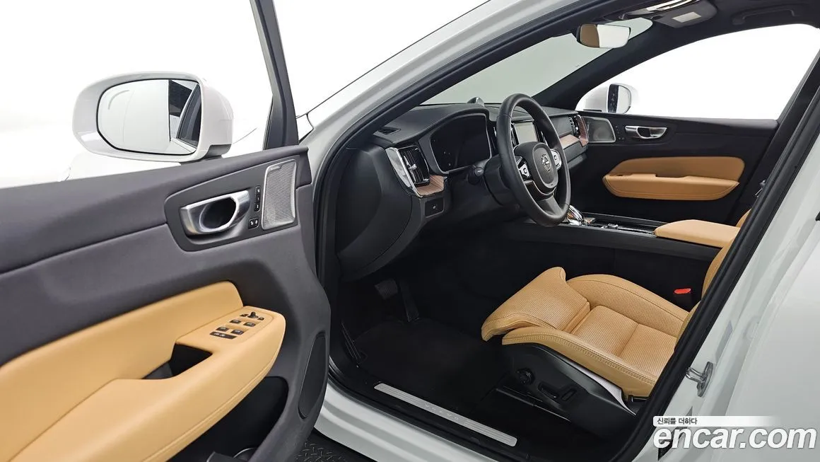 Volvo XC60 — фото 6