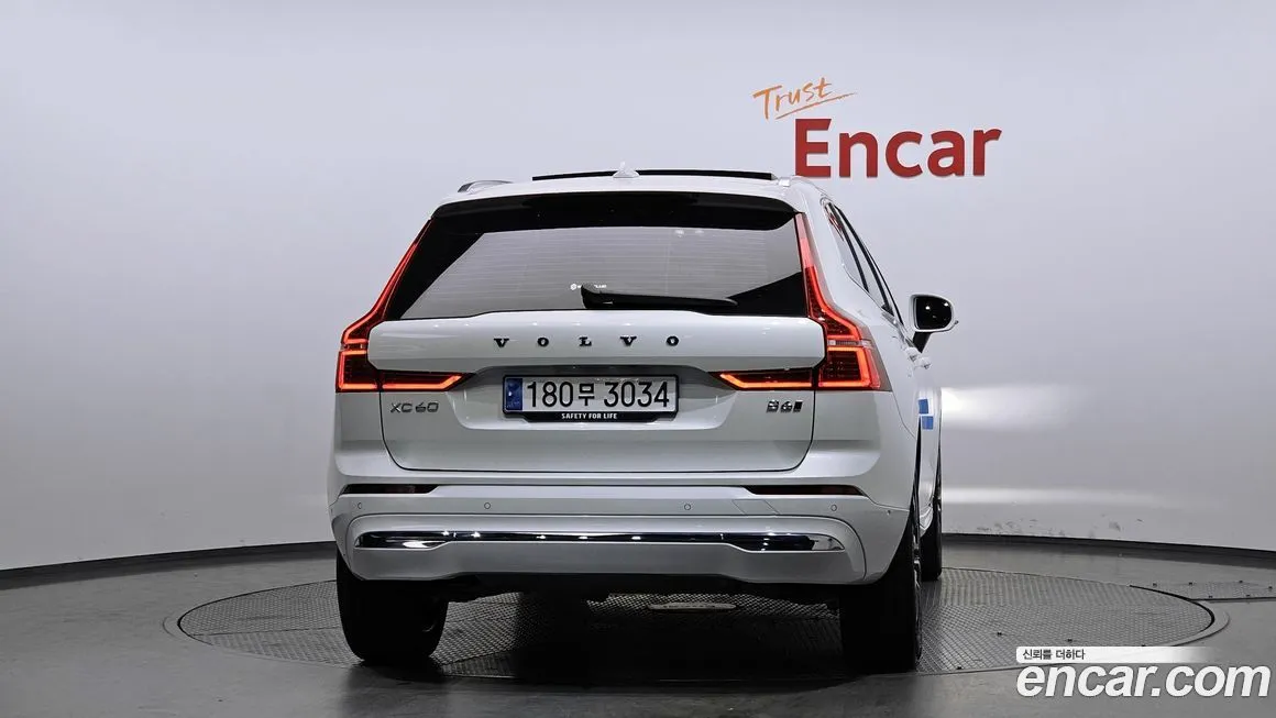 Volvo XC60 — фото 5