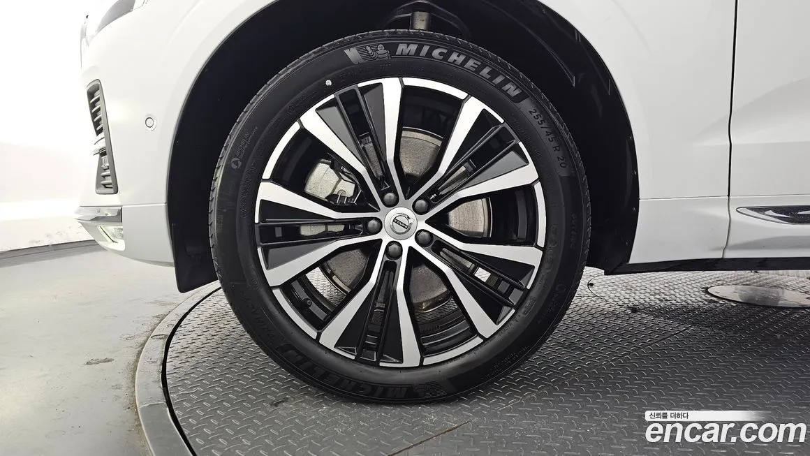 Volvo XC60 — фото 10