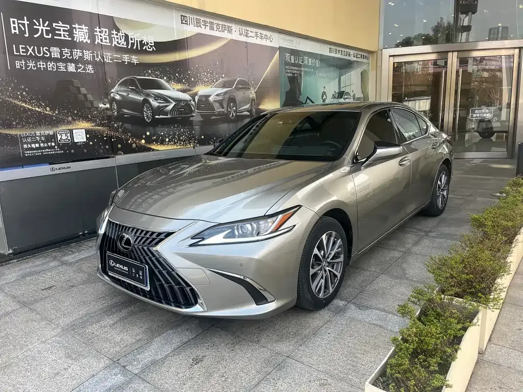 Lexus ES — фото 1
