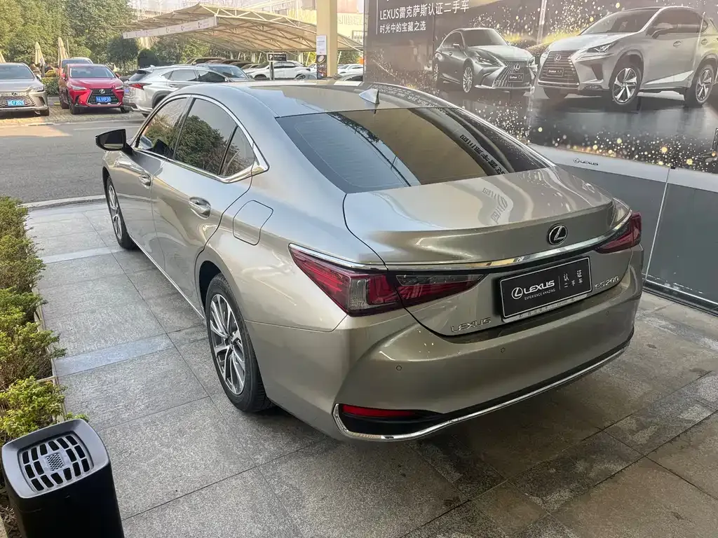 Lexus ES — фото 10