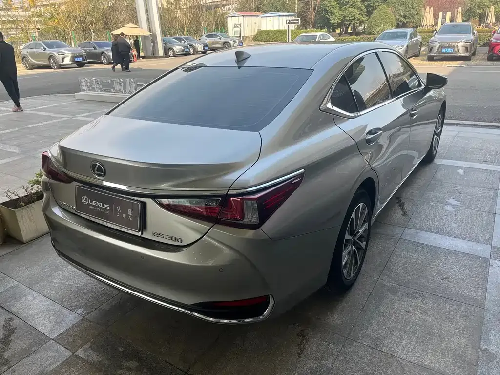 Lexus ES — фото 8
