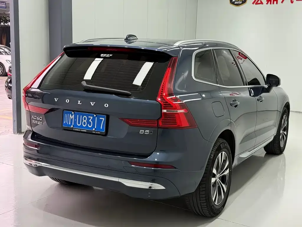 Volvo XC60 — фото 9