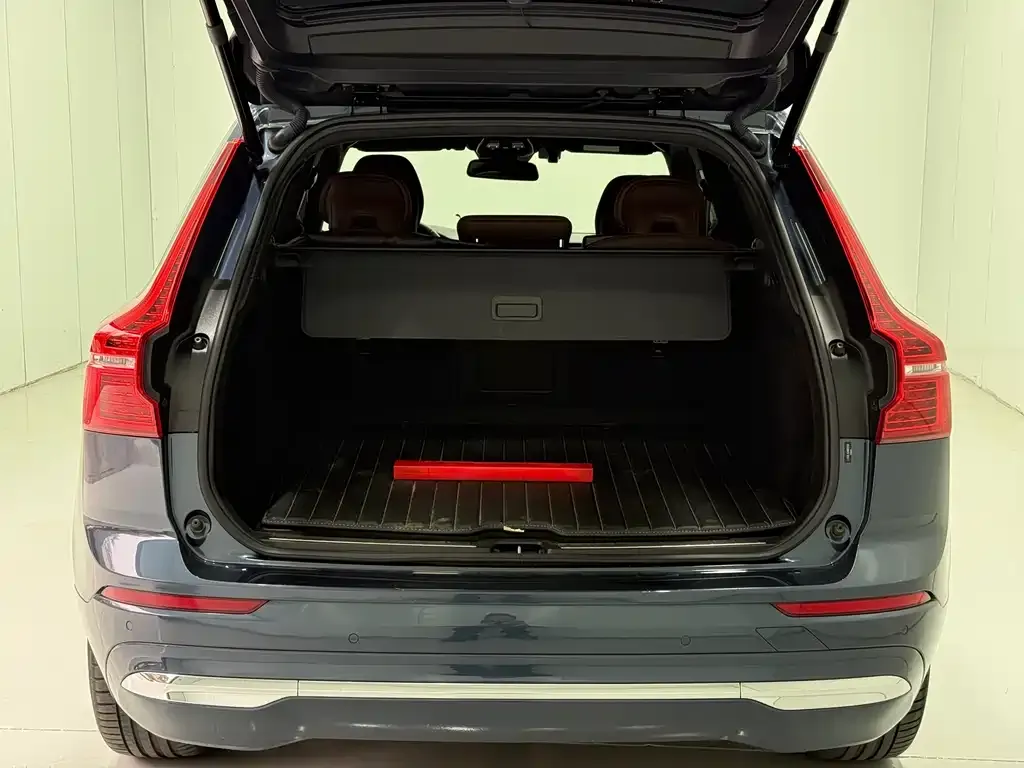 Volvo XC60 — фото 10
