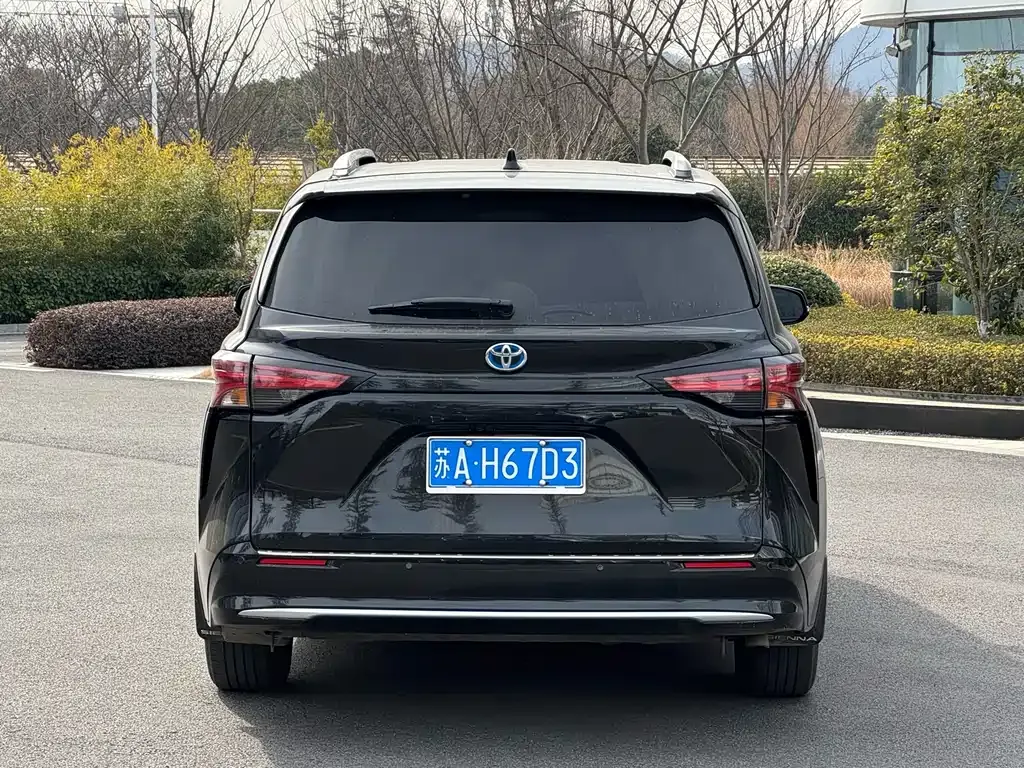 Toyota Sienna — фото 3