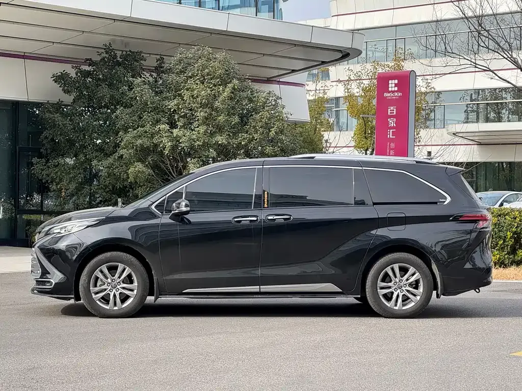 Toyota Sienna — фото 6