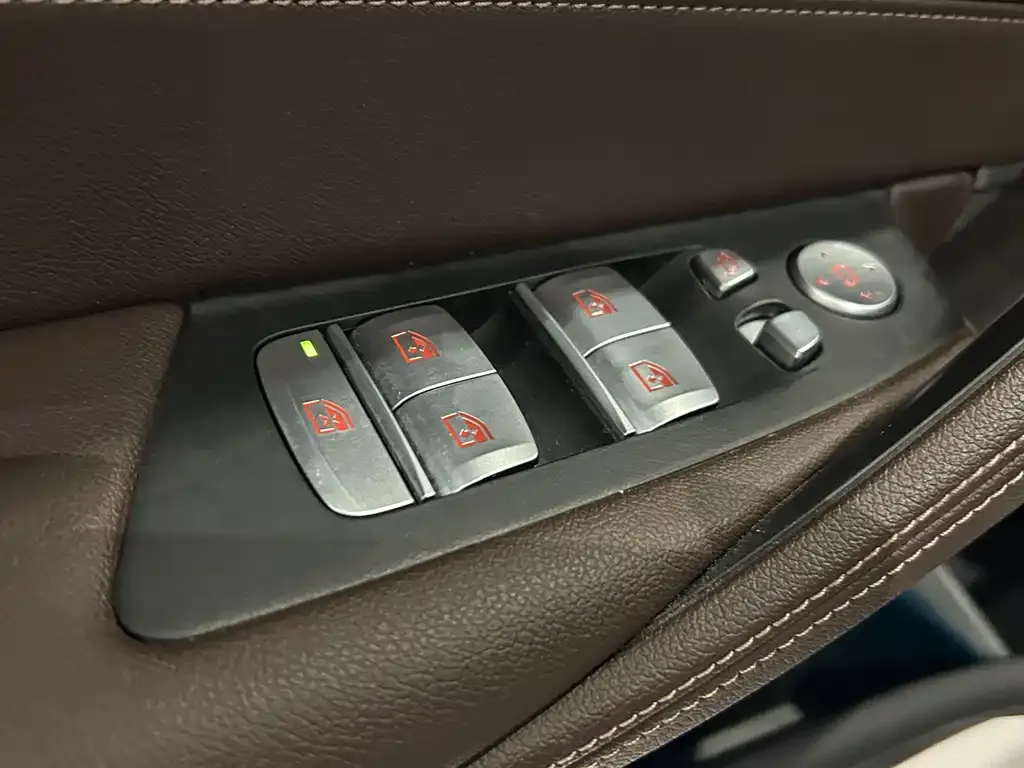 BMW 5 Series 2021 из CN, фото 2