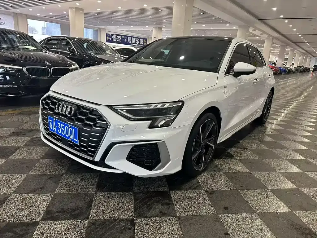 Audi A3 2023 из CN, фото 1
