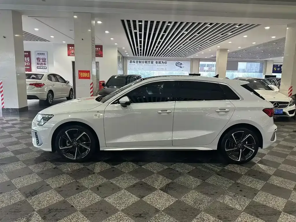 Audi A3 2023 из CN, фото 8