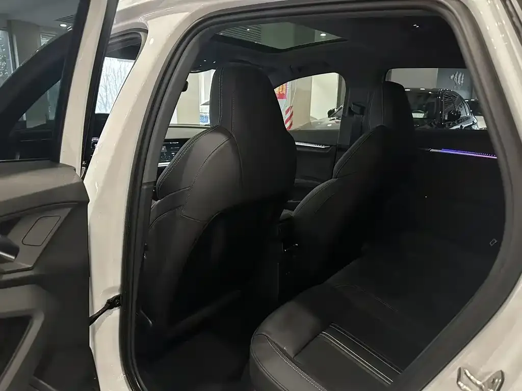 Audi A3 2023 из CN, фото 4