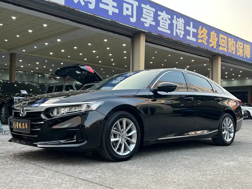 Honda Accord — фото 1