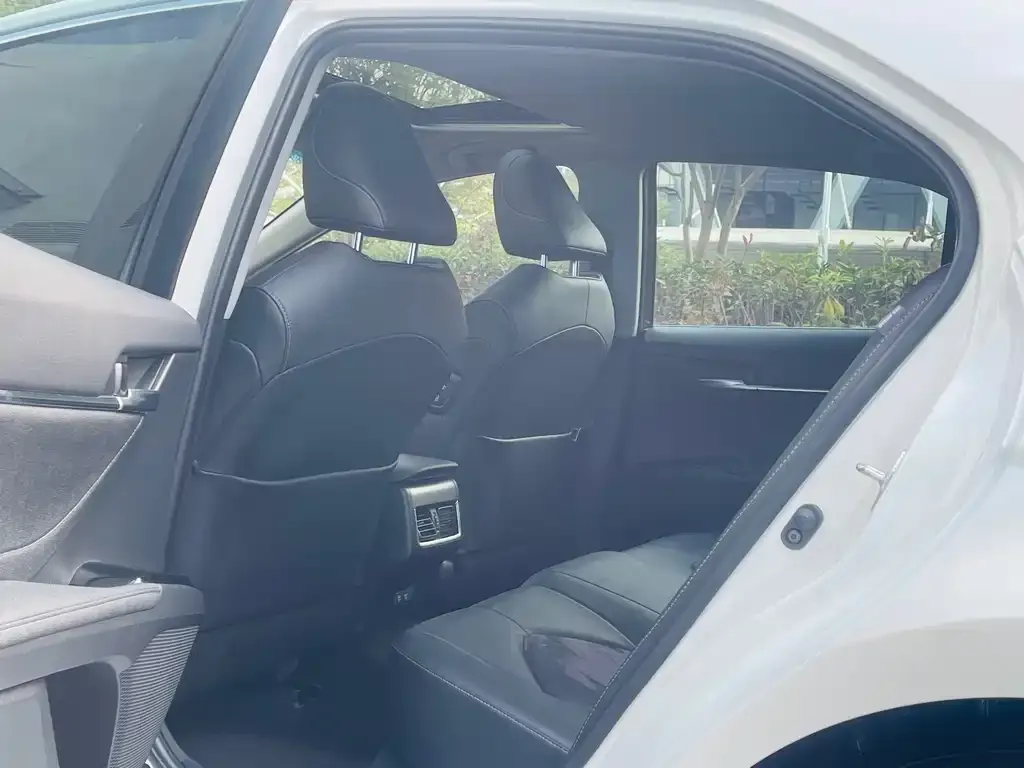Toyota Camry 2022 из CN, фото 2