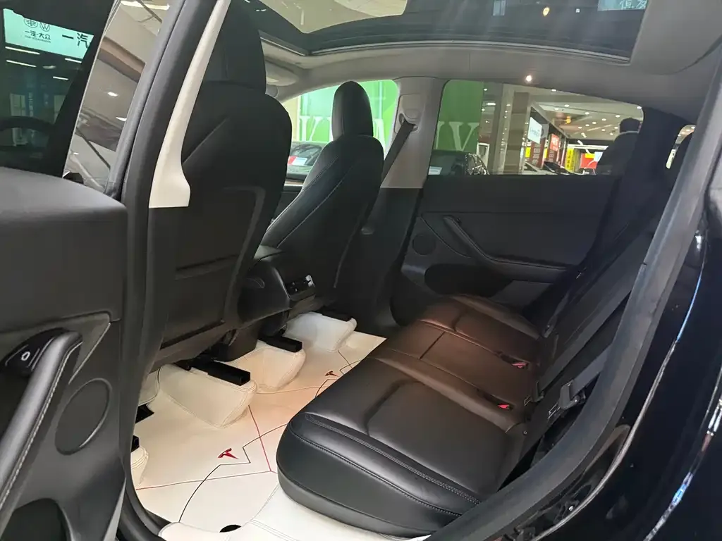 Tesla Model Y — фото 5