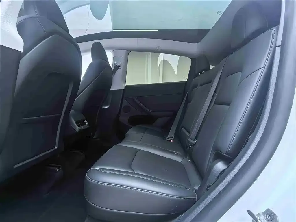 Tesla Model Y 2024 из CN, фото 2