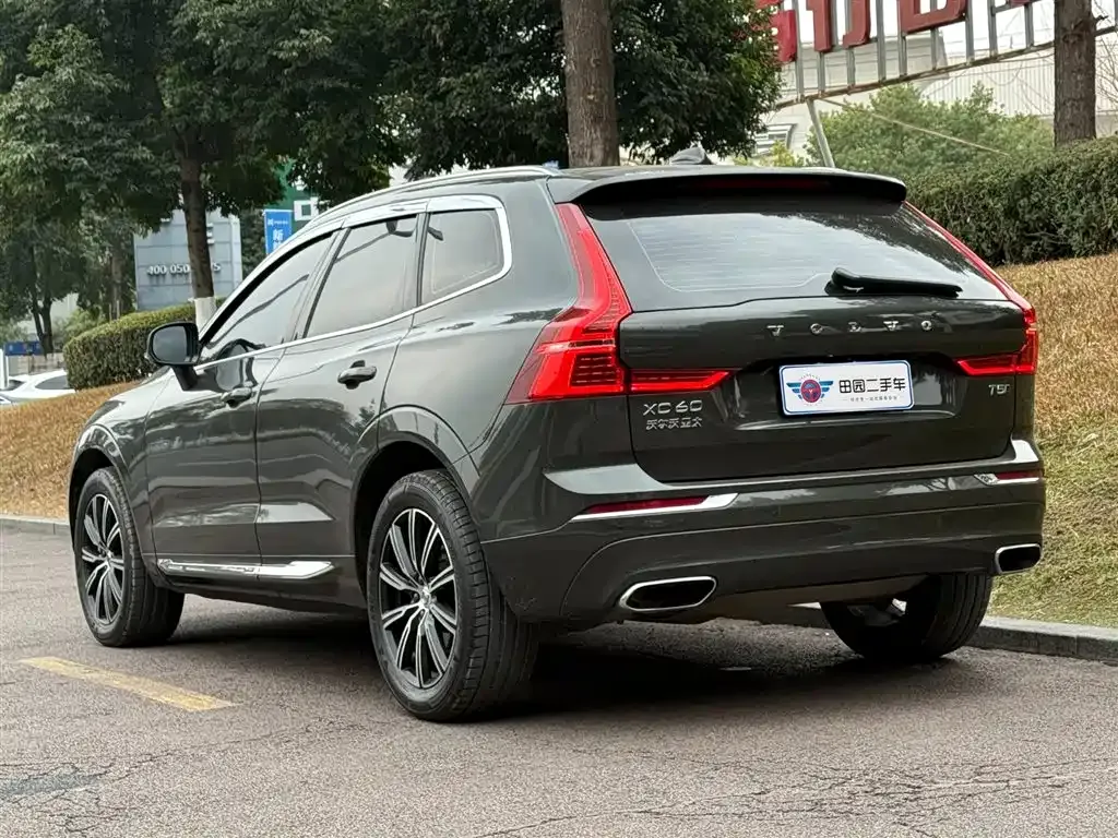 Volvo XC60 — фото 8