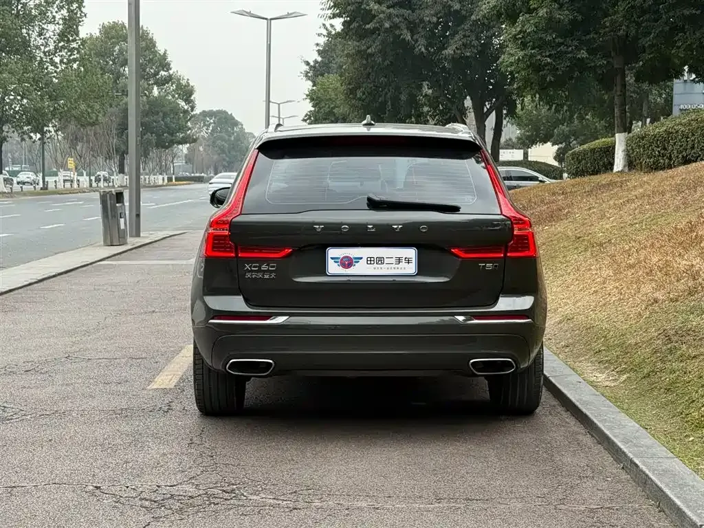 Volvo XC60 — фото 7