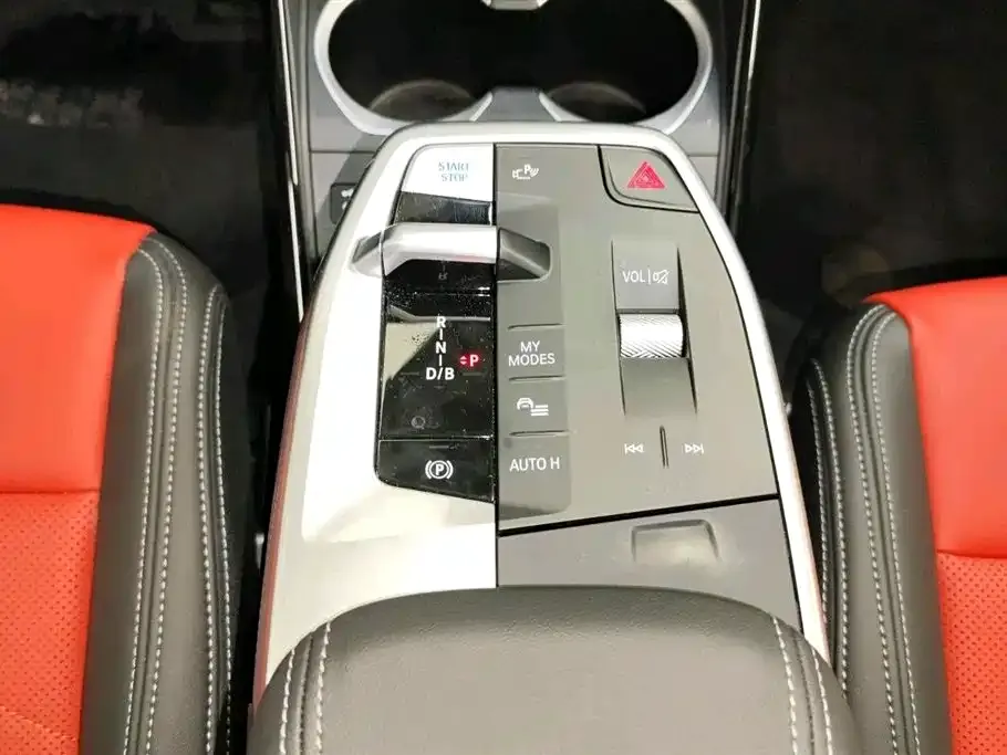BMW iX1 2025 из CN, фото 6