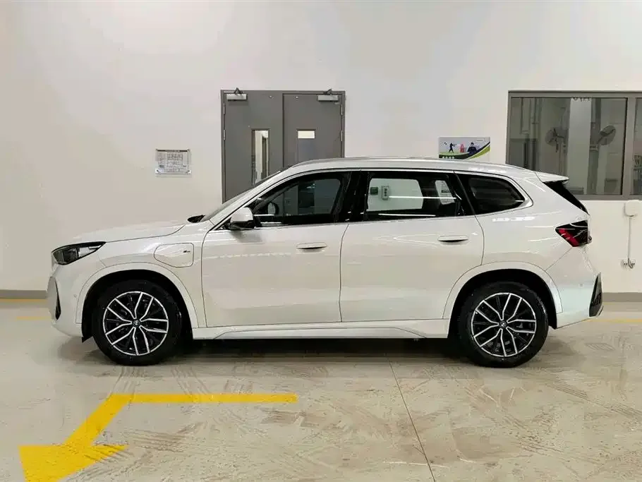 BMW iX1 2025 из CN, фото 3