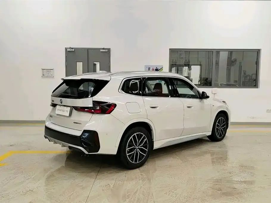 BMW iX1 2025 из CN, фото 4