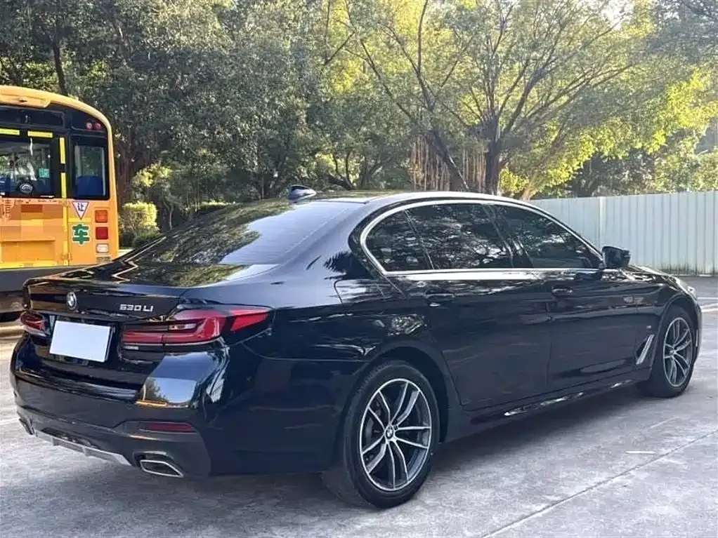 BMW 5 Series — фото 5