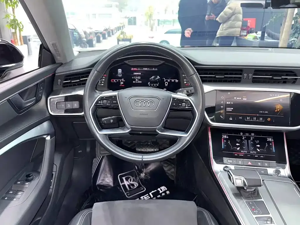 Audi A7L 2023 из CN, фото 4