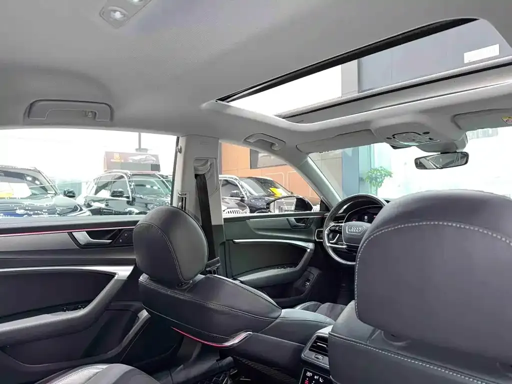 Audi A7L 2023 из CN, фото 3