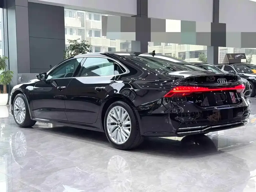 Audi A7L 2023 из CN, фото 5