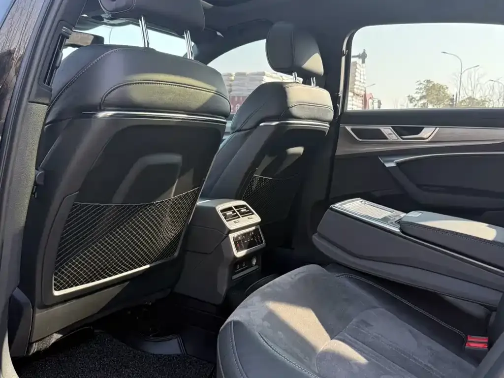 Audi A6L 2023 из CN, фото 6