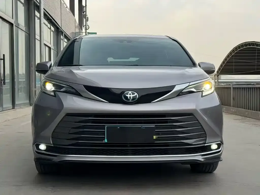 Toyota Sienna 2023 из CN, фото 9