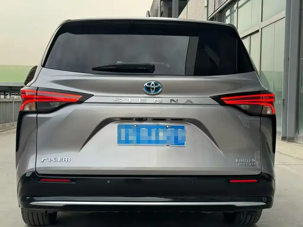 Toyota Sienna 2023 из CN, фото 5