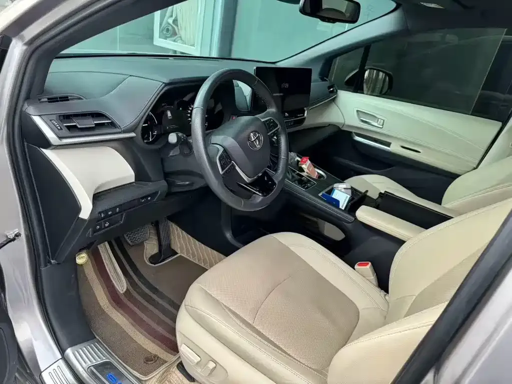 Toyota Sienna 2023 из CN, фото 3