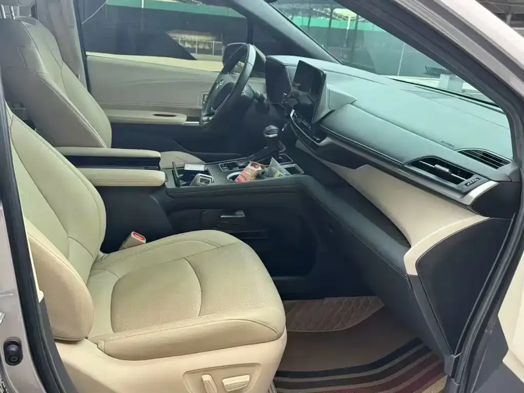 Toyota Sienna 2023 из CN, фото 4