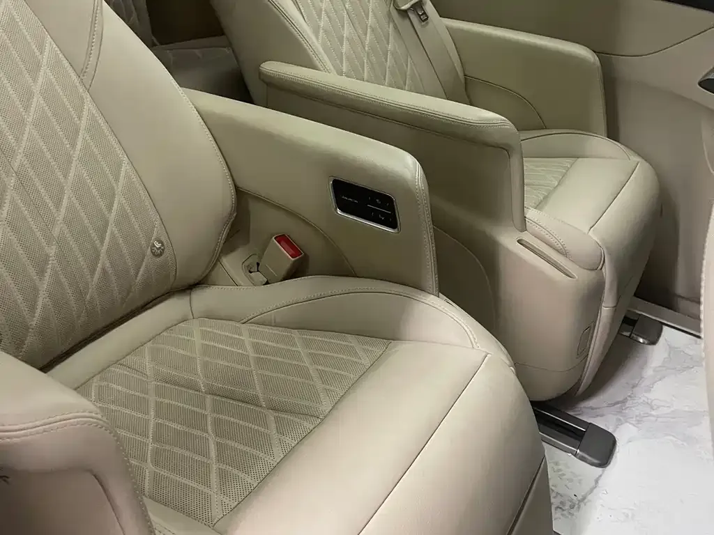 Buick GL8 2021 из CN, фото 3
